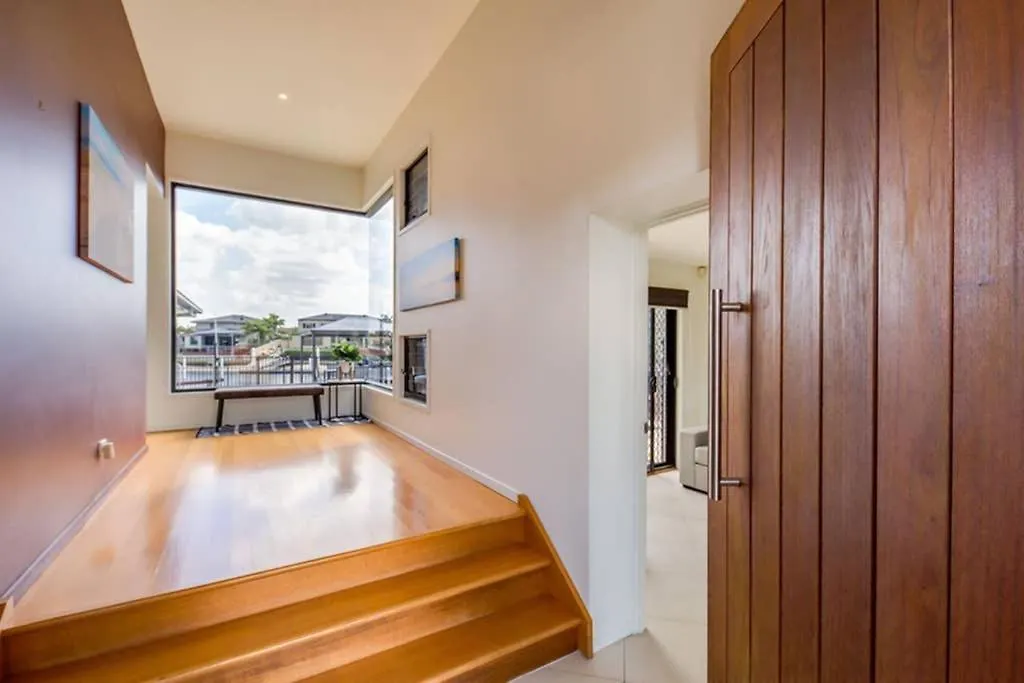 Gold Coast Stunning Waterfront Holiday Retreat Biggera Waters 0*,  Австралия