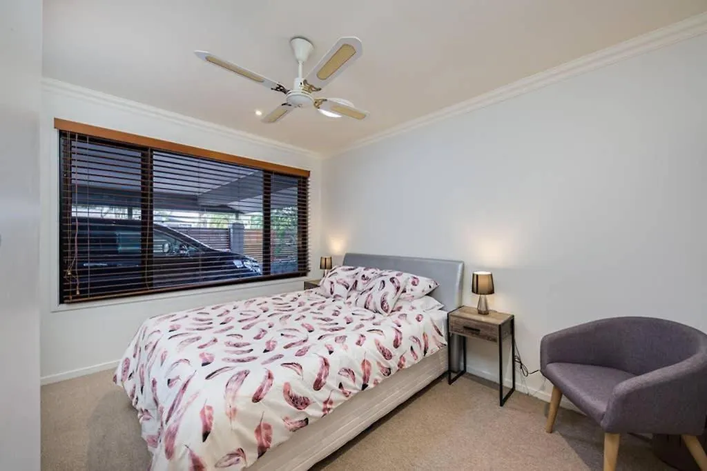 Gold Coast Stunning Waterfront Holiday Retreat Biggera Waters Дом отдыха